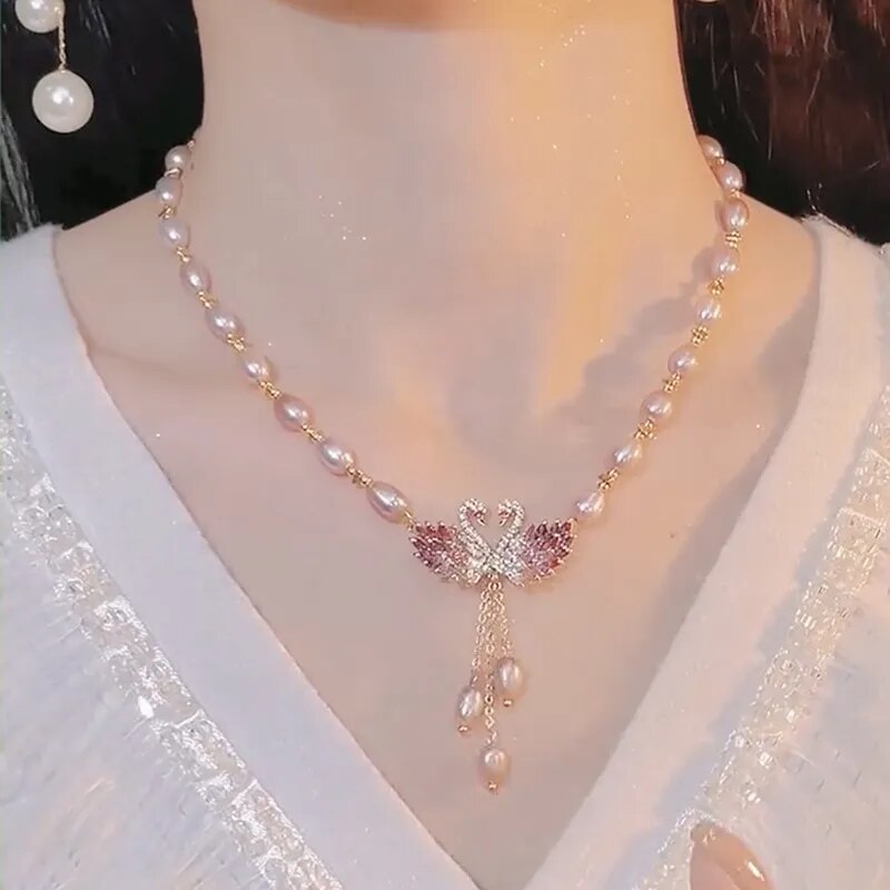 Lovely Bird Shaped Pendant Necklace