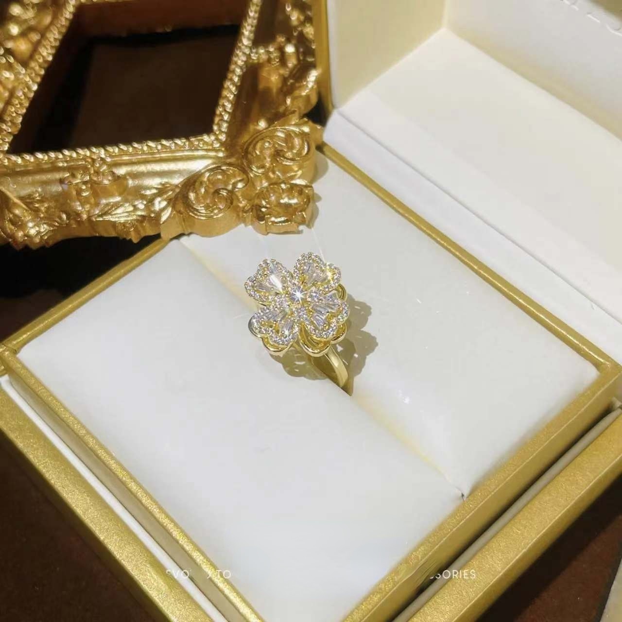 Sparkling Floral Zircon Clover Ring - Luxicro