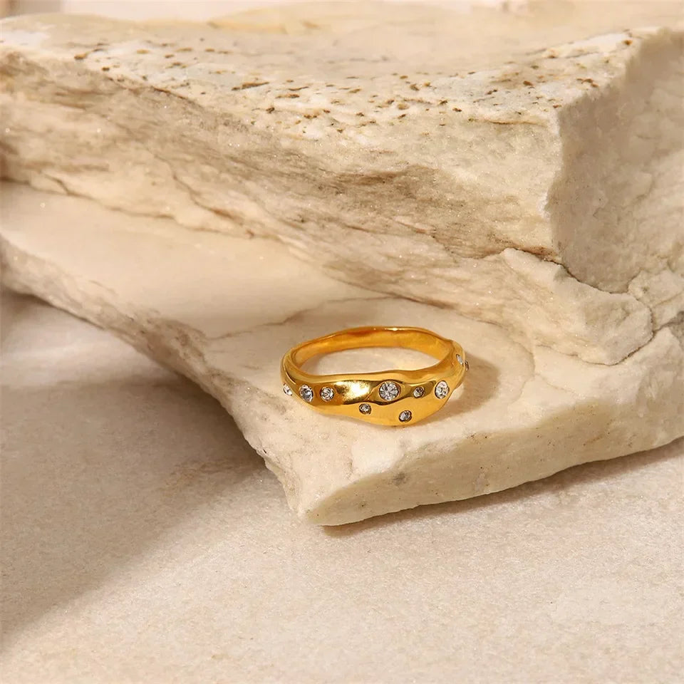 Elegant Diamond 14k Gold Wedding Ring