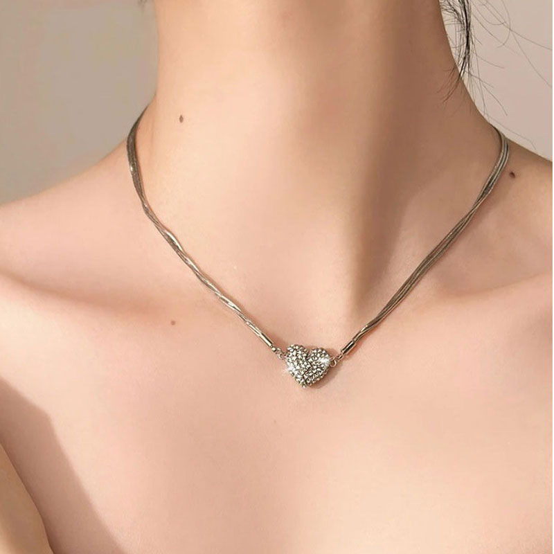 Shiny Gemstone Heart Shape Pendant Necklace