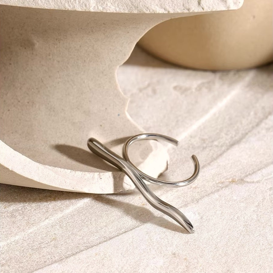 Stylish Wavy Patterned Ring