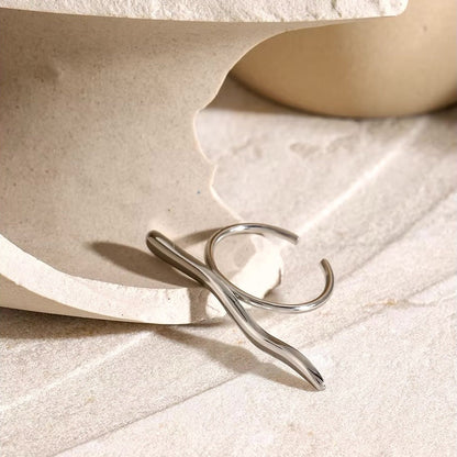 Stylish Wavy Patterned Ring