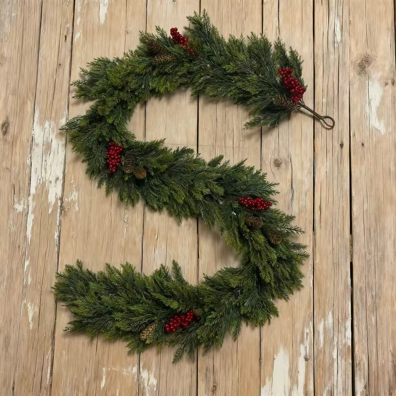 Fresh Fragrant Holiday Evergreen Wreath - Luxicro