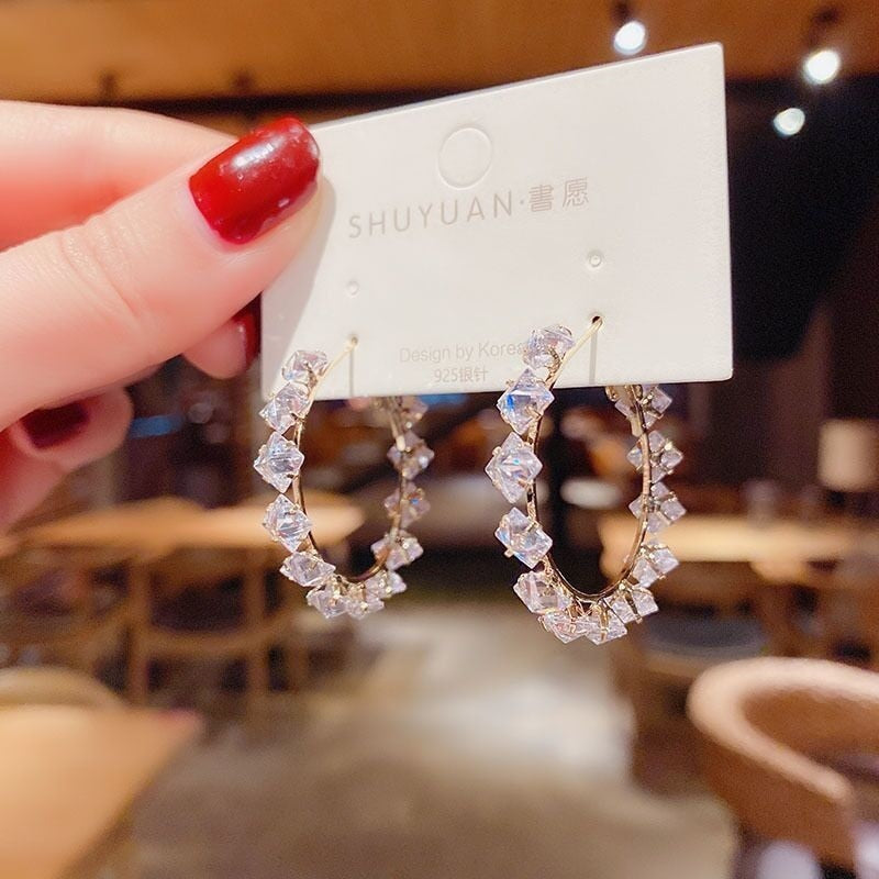 Beautiful Floral Dangling Drop Earrings