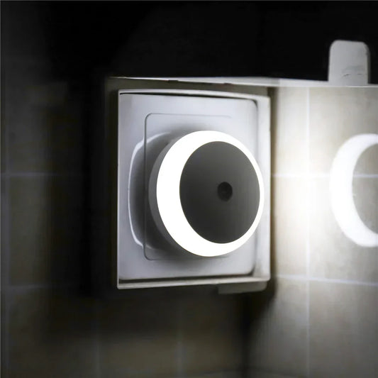 Bright Automatic LED Nightlight Plug - Luxicro