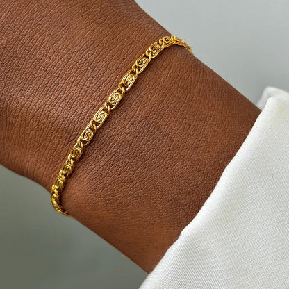 Delicate Silver Twist Chain Bracelet - Luxicro