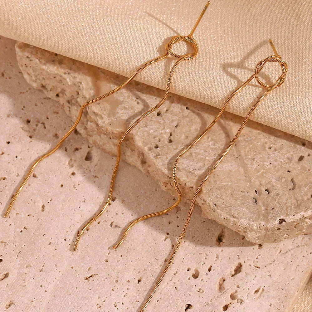 Dainty 14k Gold Circle Dangle Earrings