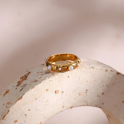 Glamorous Diamond Gold Engagement Ring