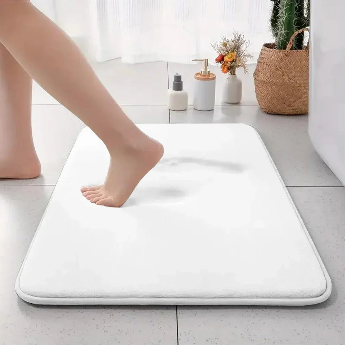 Comfortable Non-Slip Bath Mat with Super Absorbent Material