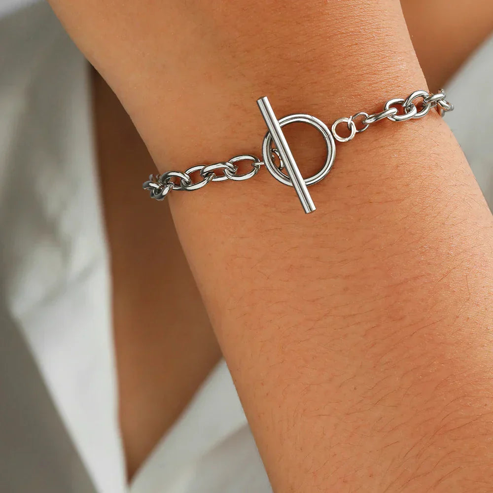 Delicate Metal Link Circle Bracelet