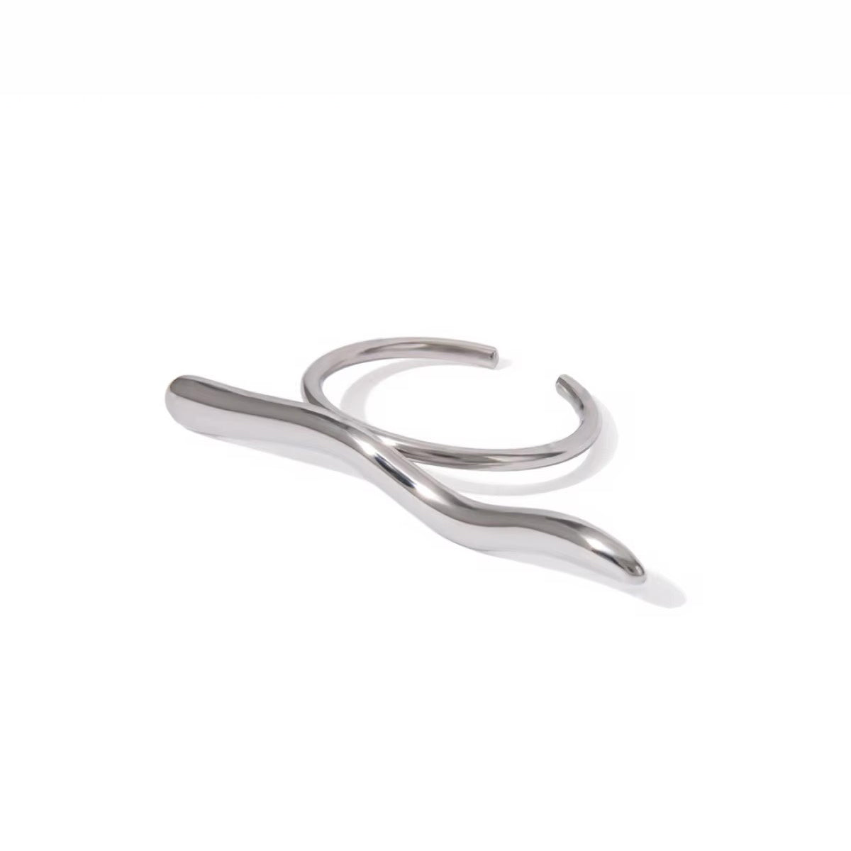 Stylish Wavy Patterned Ring