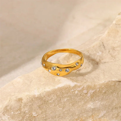 Elegant Diamond 14k Gold Wedding Ring