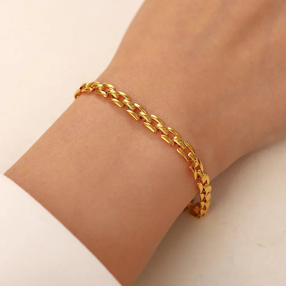 Delicate Thin 14k Gold Bar Bracelet - Luxicro