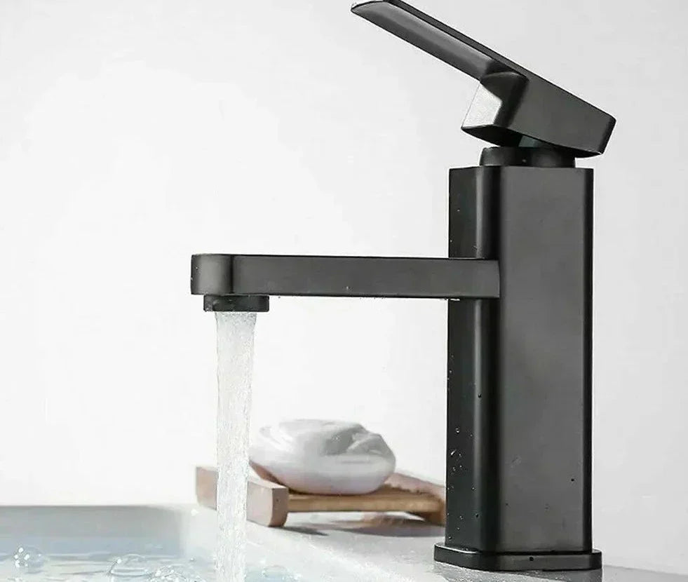 Contemporary RETHME Kitchen Faucet - Smooth Water Flow - Luxicro