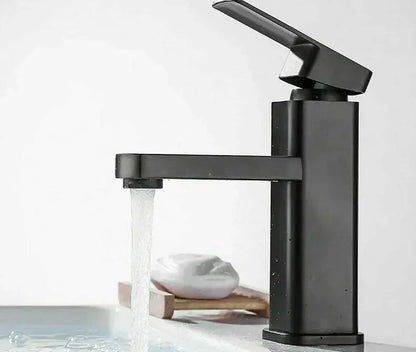 Contemporary RETHME Kitchen Faucet - Smooth Water Flow - Luxicro