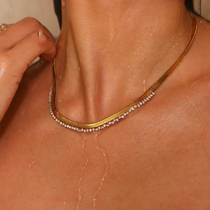 Elegant Herringbone Glitter Diamond Necklace