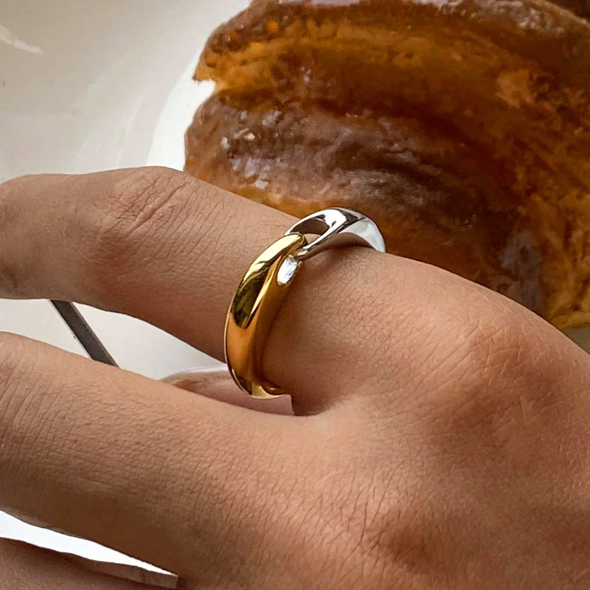 Elegant Classic Chain Buckle Ring - Luxicro