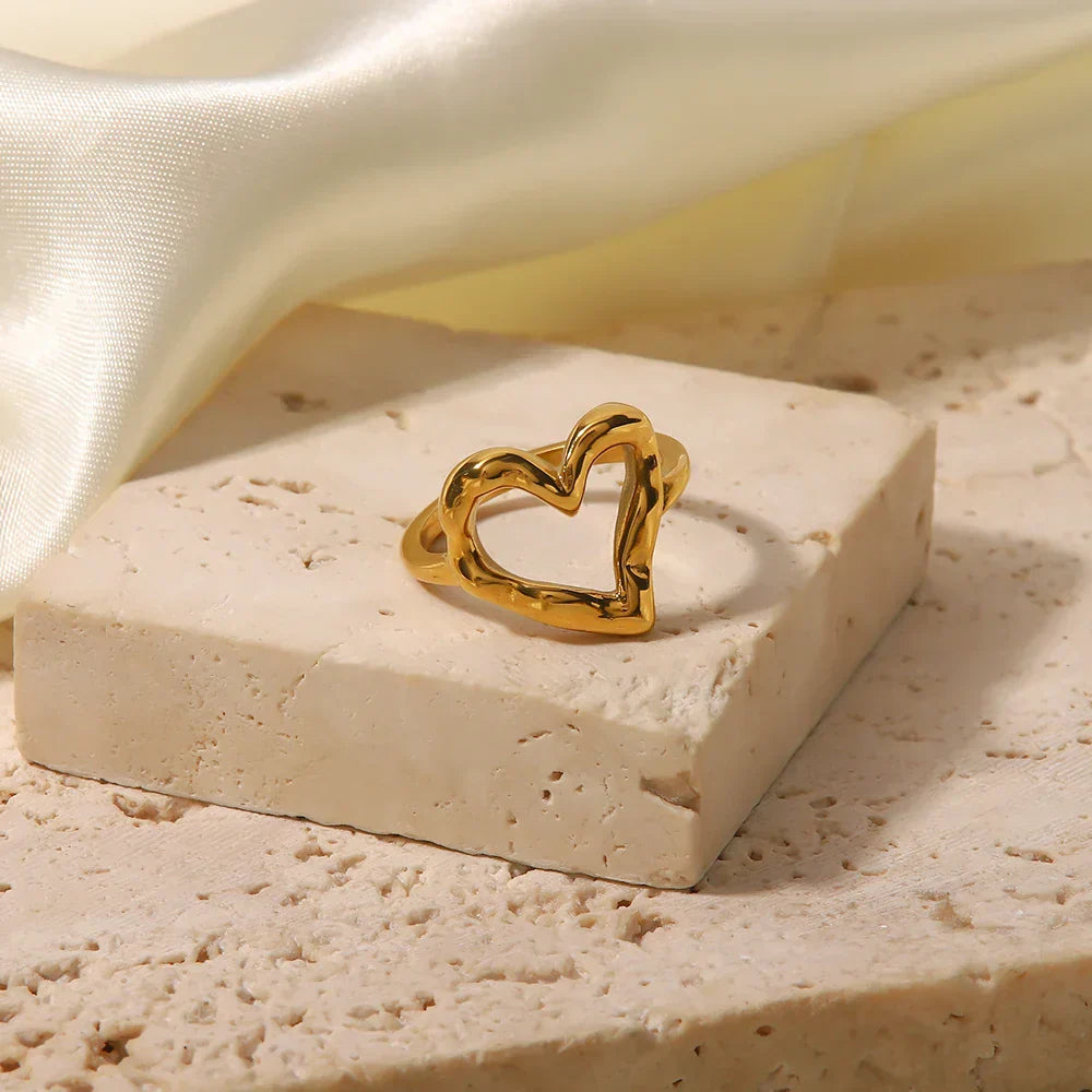 Luxurious Gold Heart Shape Engagement Ring
