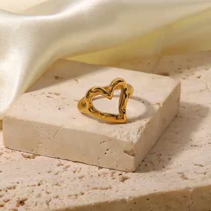 Luxurious Gold Heart Shape Engagement Ring