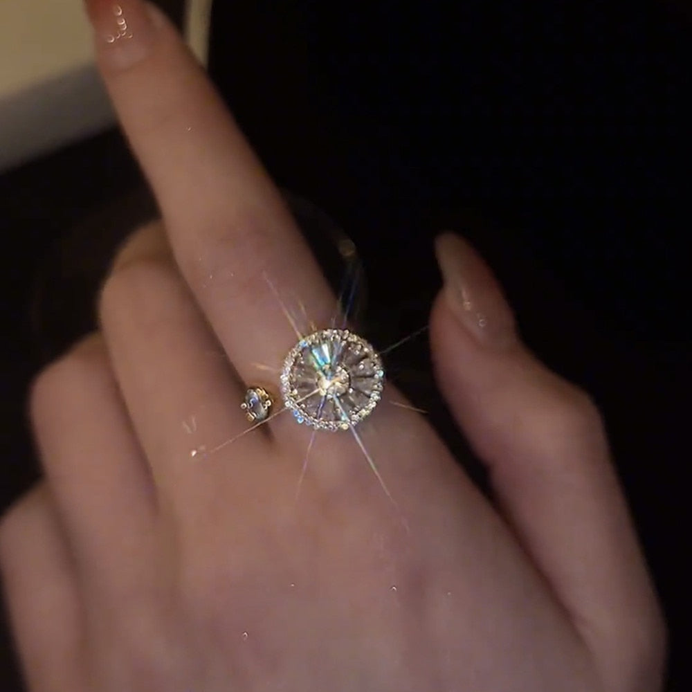 Vibrant Rotating Flower Ring - Luxicro