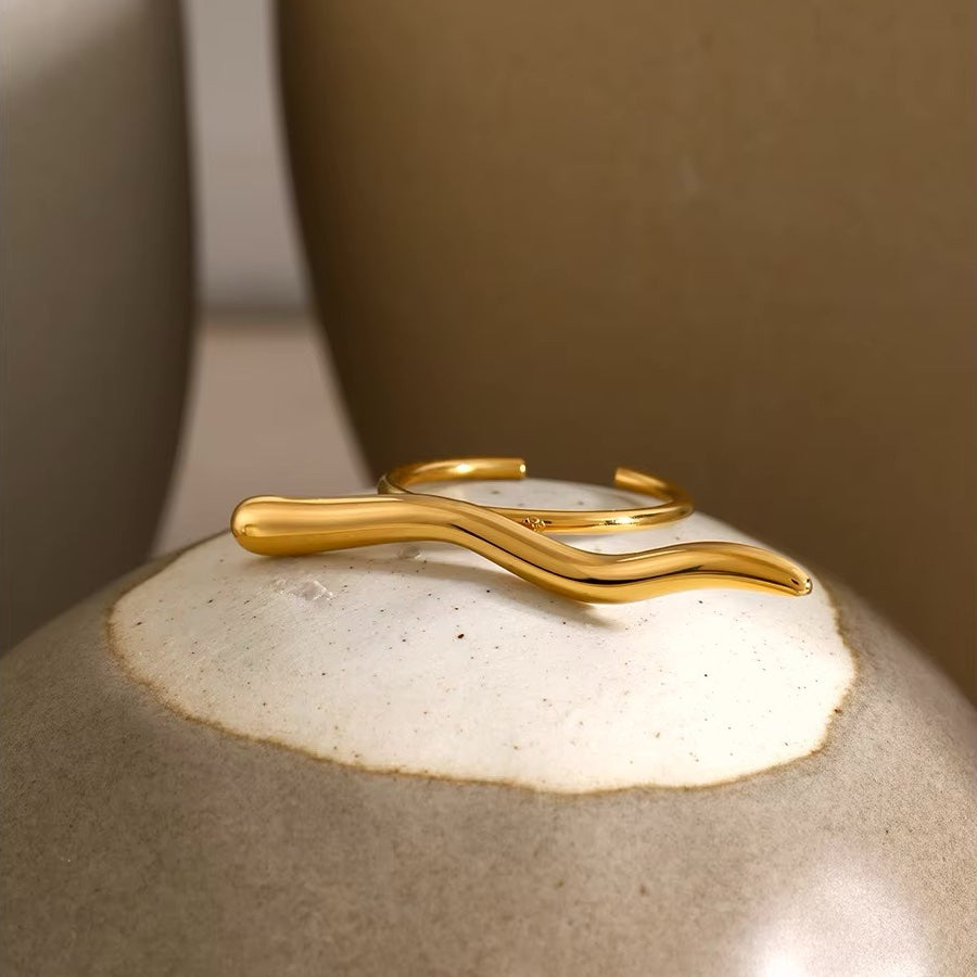 Stylish Wavy Patterned Ring