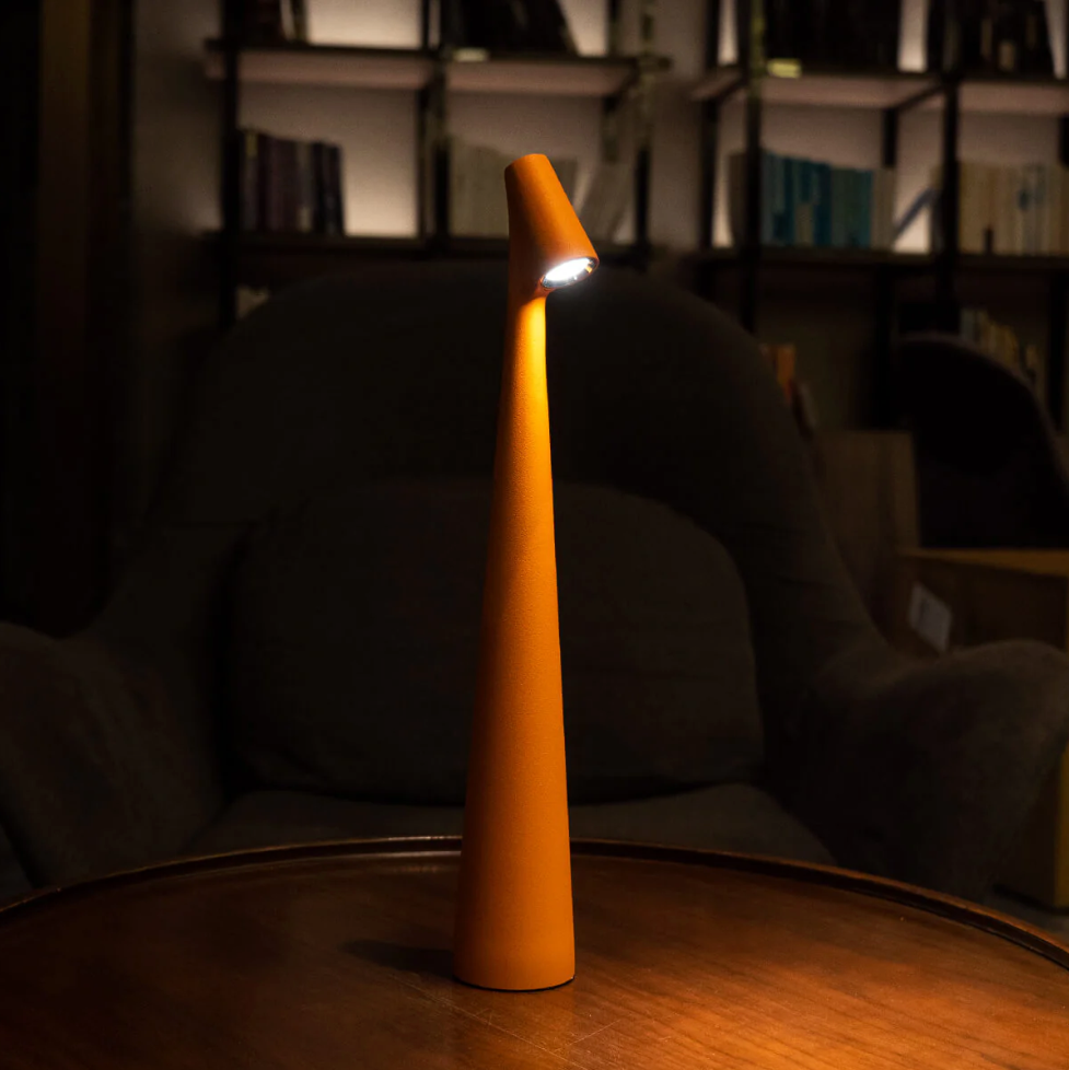 Simple Wireless LED Desk Lamp