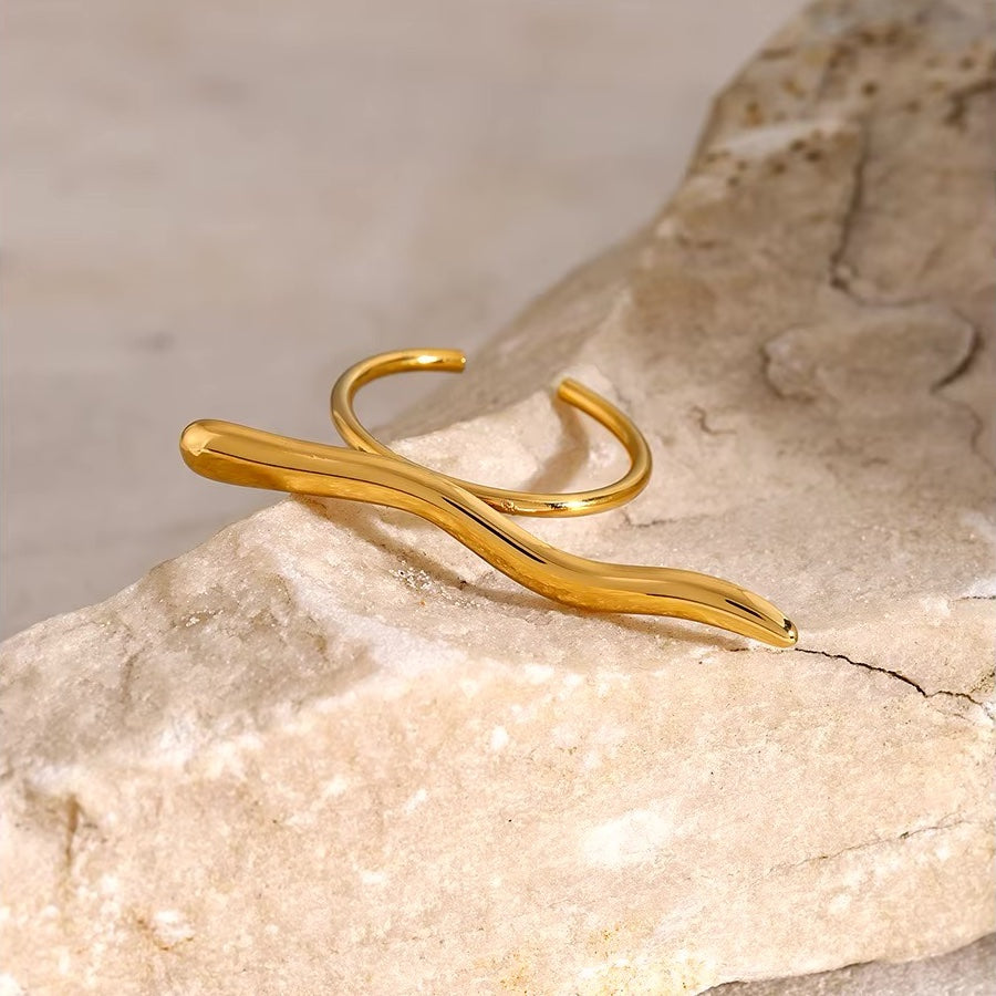 Stylish Wavy Patterned Ring