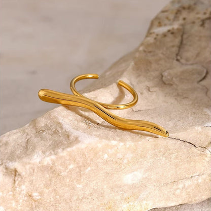 Stylish Wavy Patterned Ring