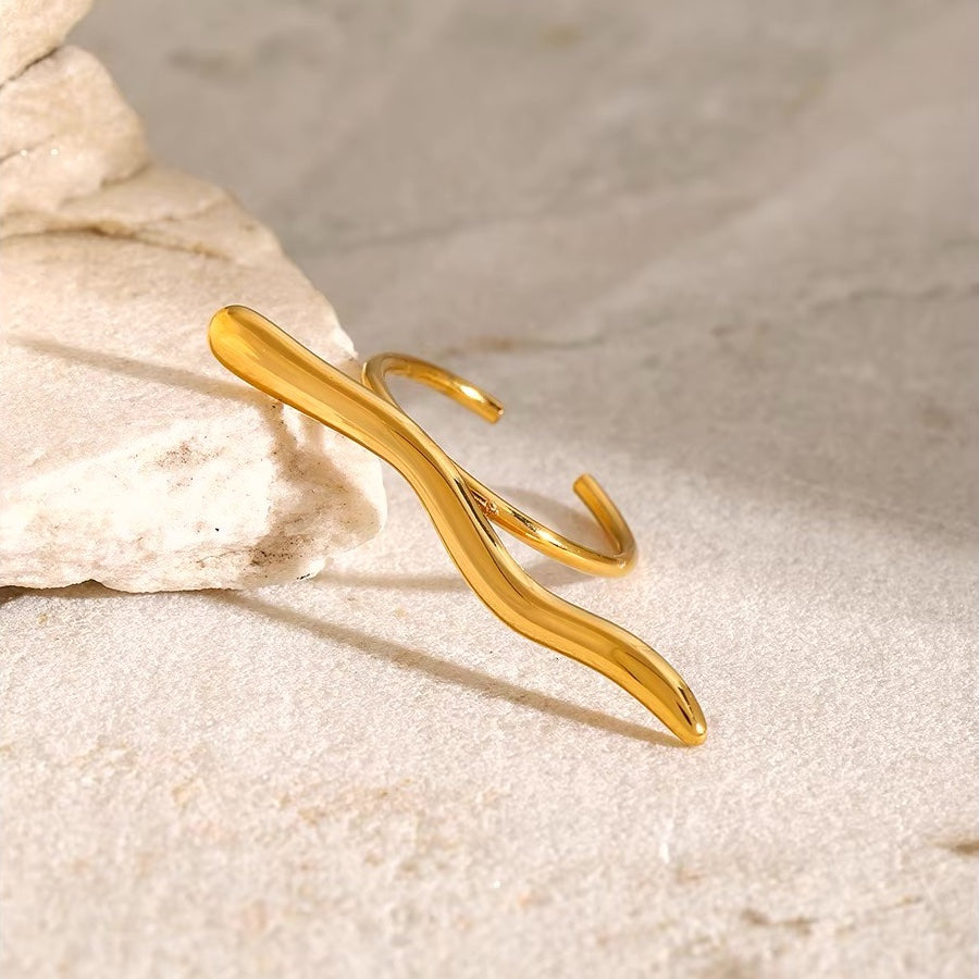 Stylish Wavy Patterned Ring