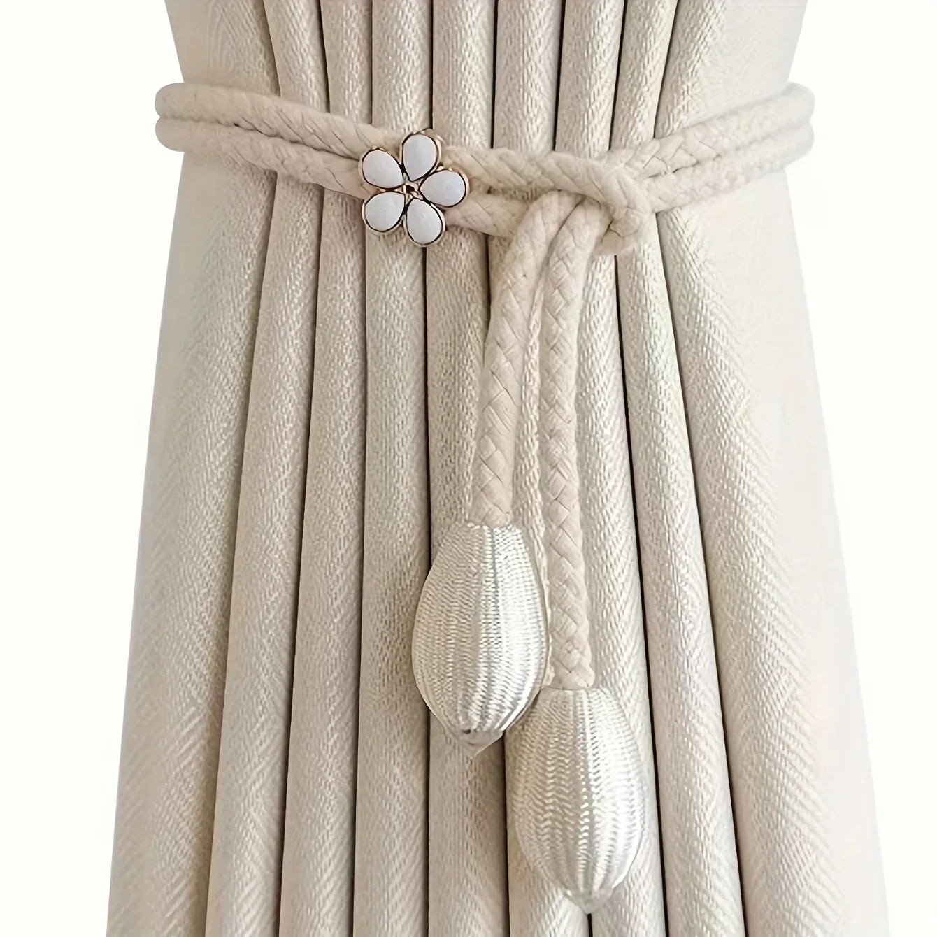 Simple Curtain Holdbacks 2-Pack with Flower Design