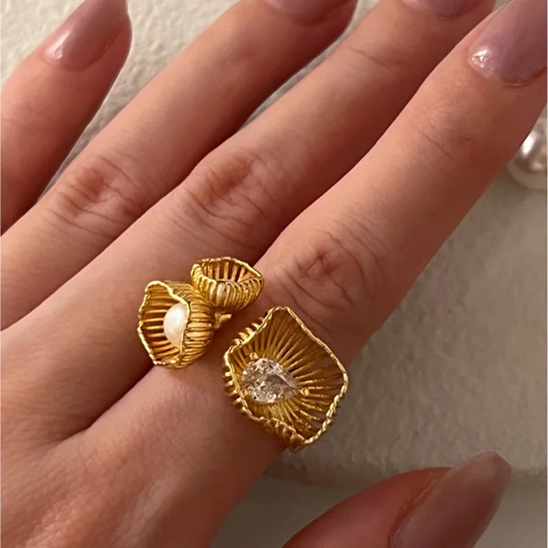 Elegant White Shell Cocktail Ring - Luxicro