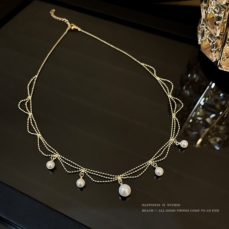 Fashionable White Pearl Pendant Necklace