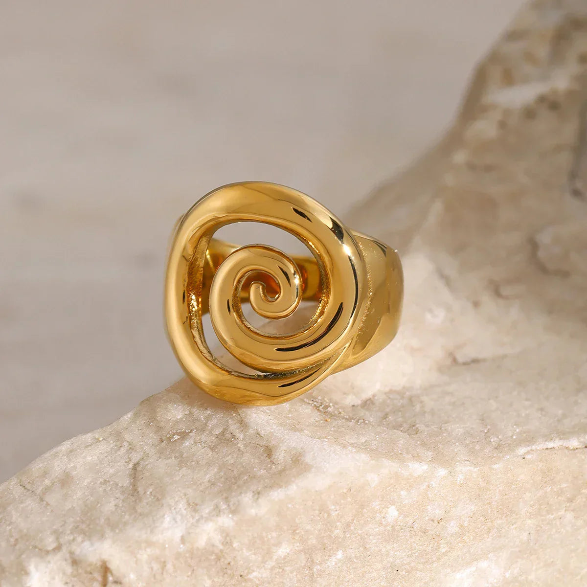 Elegant 14k Gold Twisted Ring
