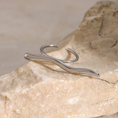 Stylish Wavy Patterned Ring