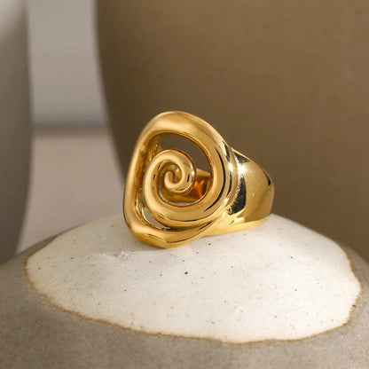 Elegant 14k Gold Twisted Ring