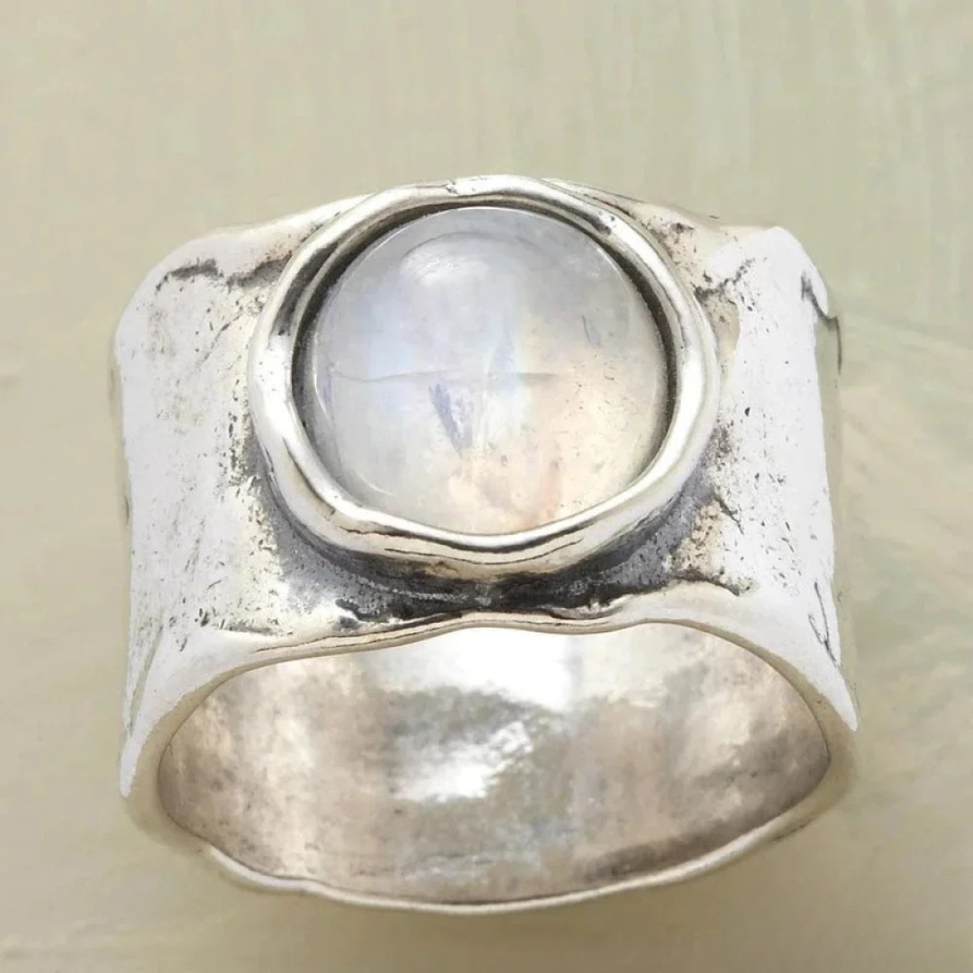 Beautiful Moonstone Sterling Silver Ring - Luxicro