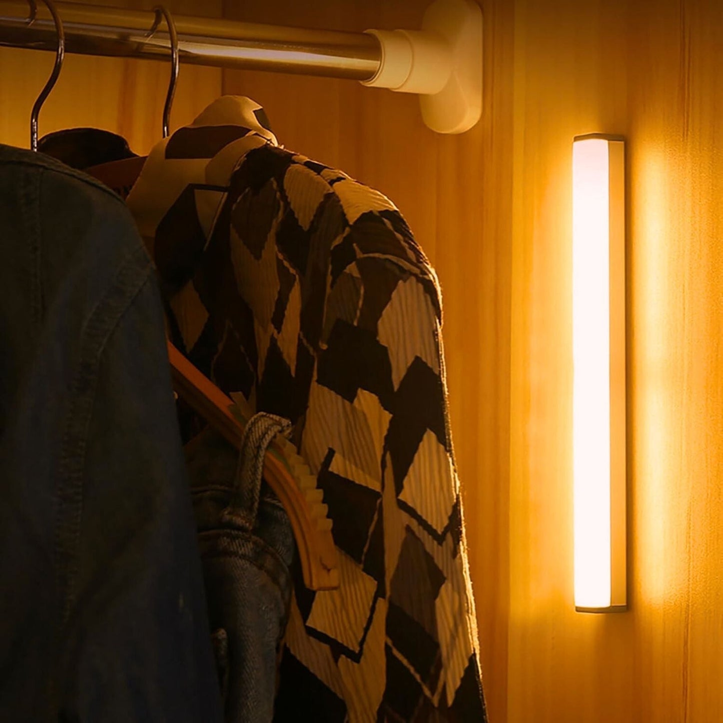Battery Powered Wireless Motion LED Light with Magnet Base