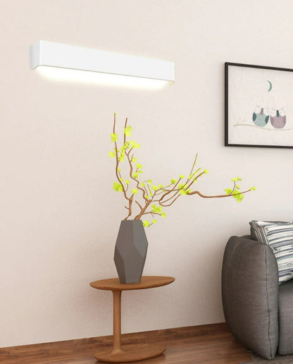Sleek LED Wall Light - Contemporary Home Decor