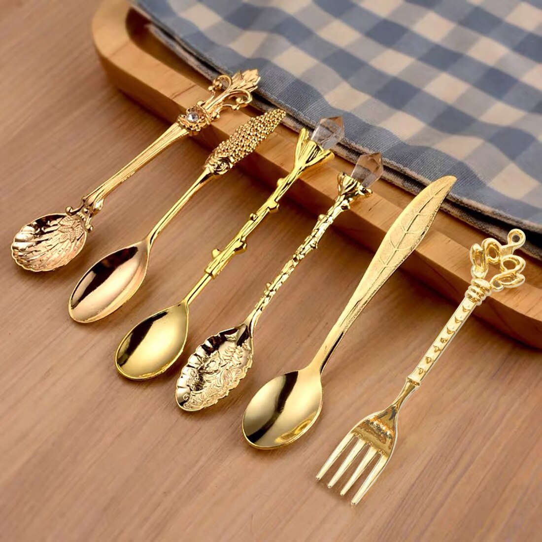 Vintage Engraved Teaspoon - Luxury Silverware - Luxicro