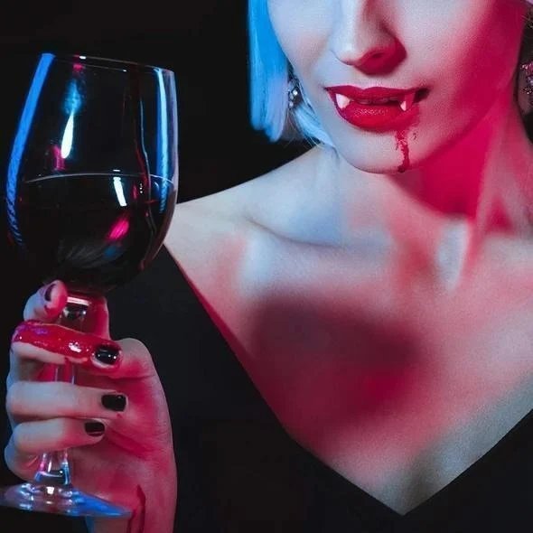 Scary Fake Vampire Teeth Fangs