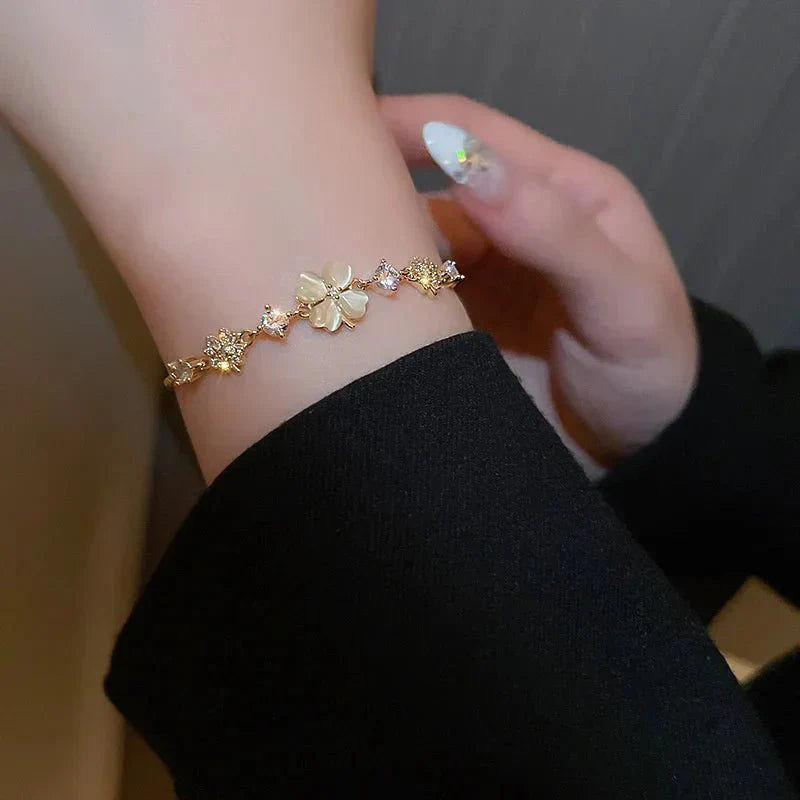 Dainty Lucky Four Leaf Bracelet - Luxicro