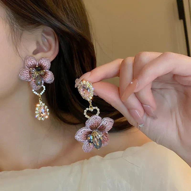 Vintage Style Flower Dangle Earrings - Luxicro