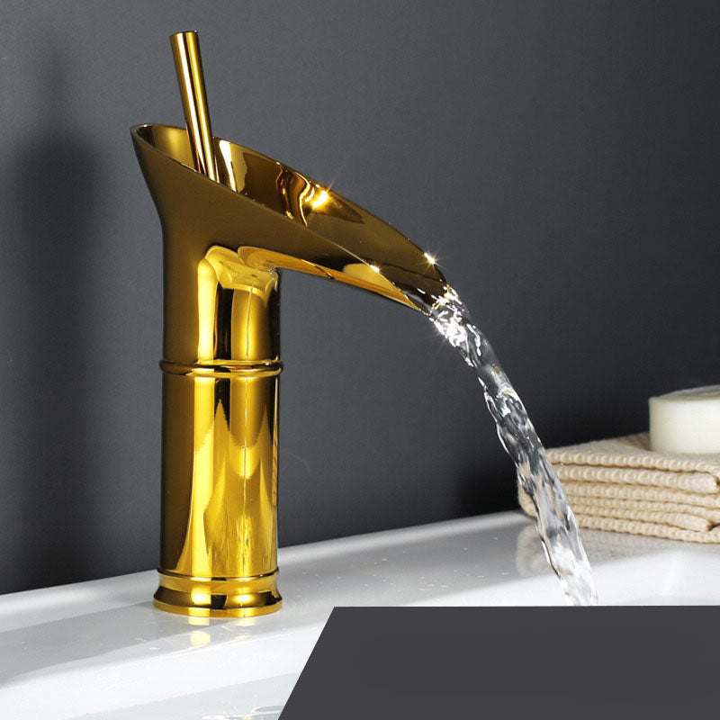 Stylish Bronze One Handle Bath Sink Faucet