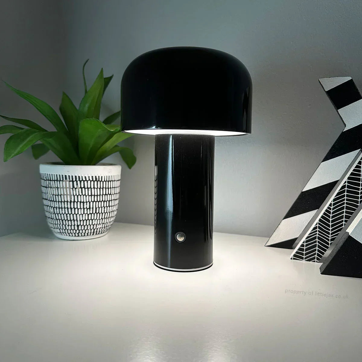 Compact Bright USB Desk Lamp - Luxicro