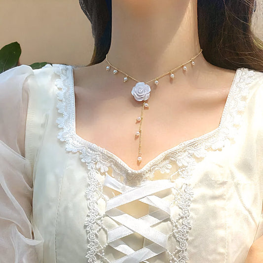 Delicate Fresh Bloom Pendant Necklace - Luxicro