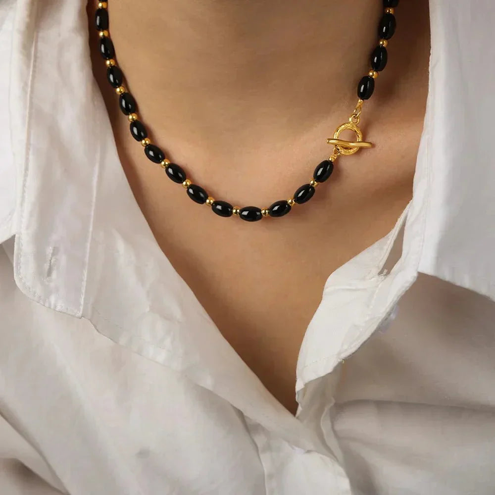 Fashionable Beaded Circle Pendant Necklace - Luxicro