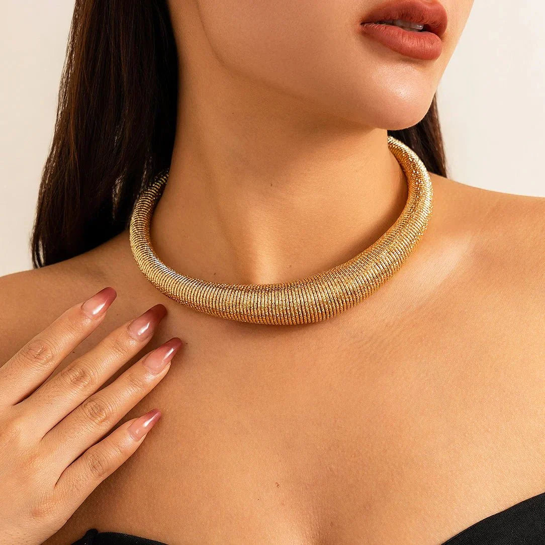 Trendy Bold Statement Choker Necklace - Luxicro