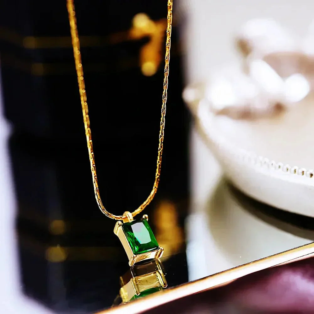 Dainty Star Shaped Pendant Necklace