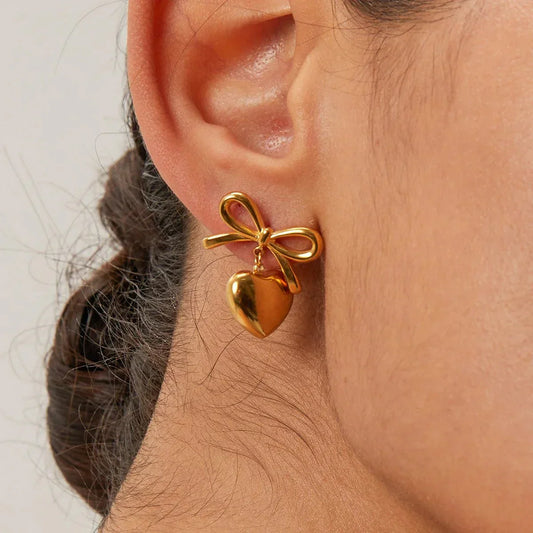 Dainty Love Heart Dangling Earrings - Luxicro