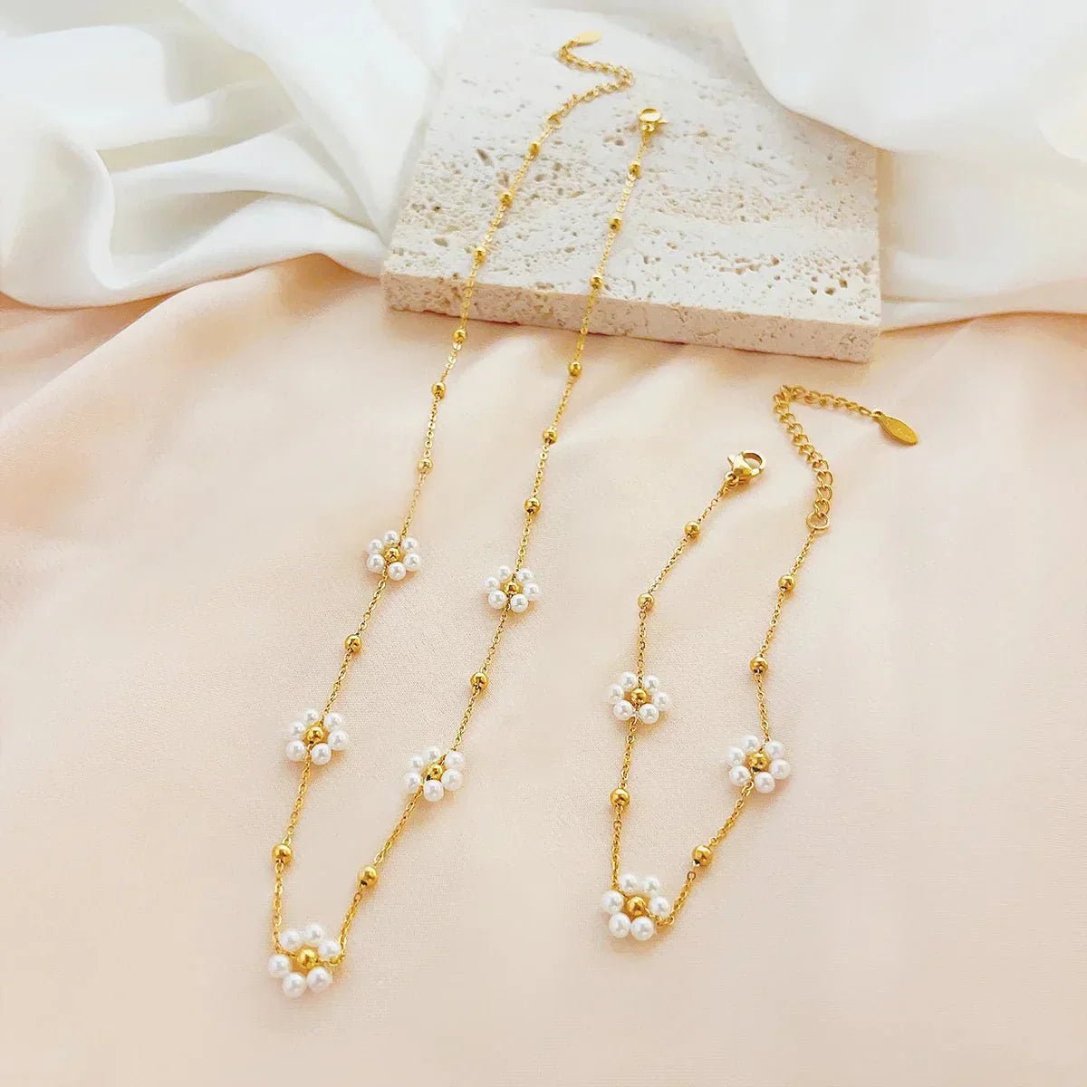 Dainty Floral Pendant Jewelry Set